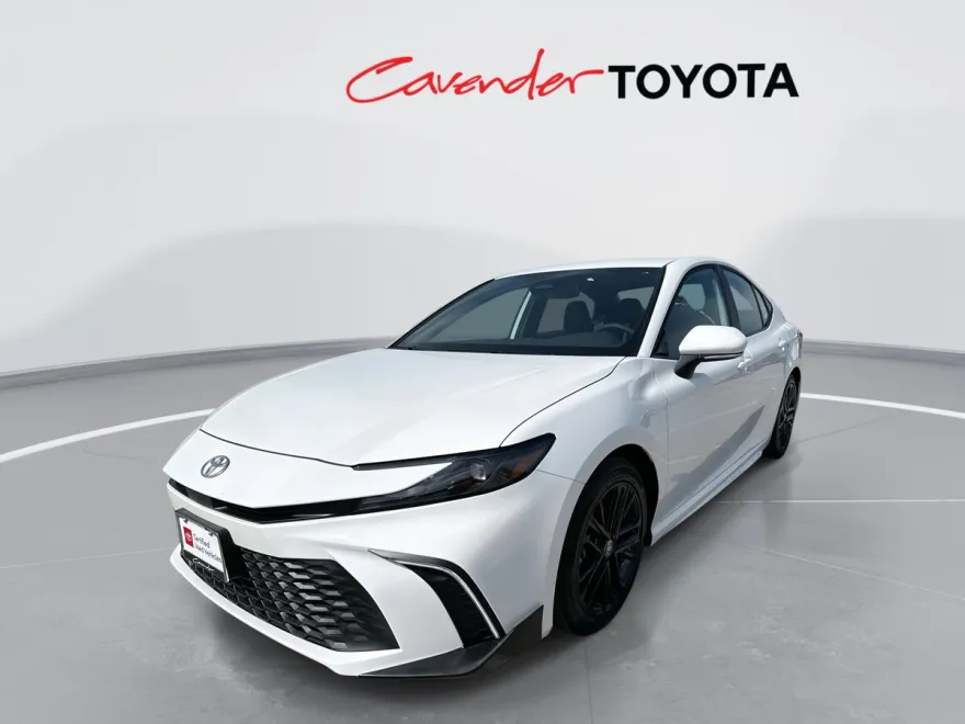 2025 Toyota Camry SE photo 1