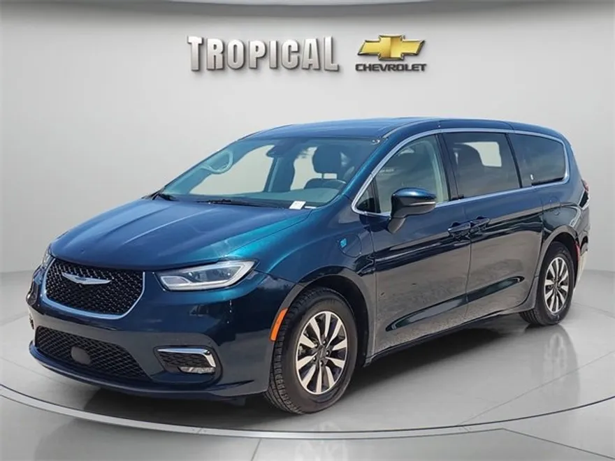 2022 Chrysler Pacifica Hybrid Touring L photo 1