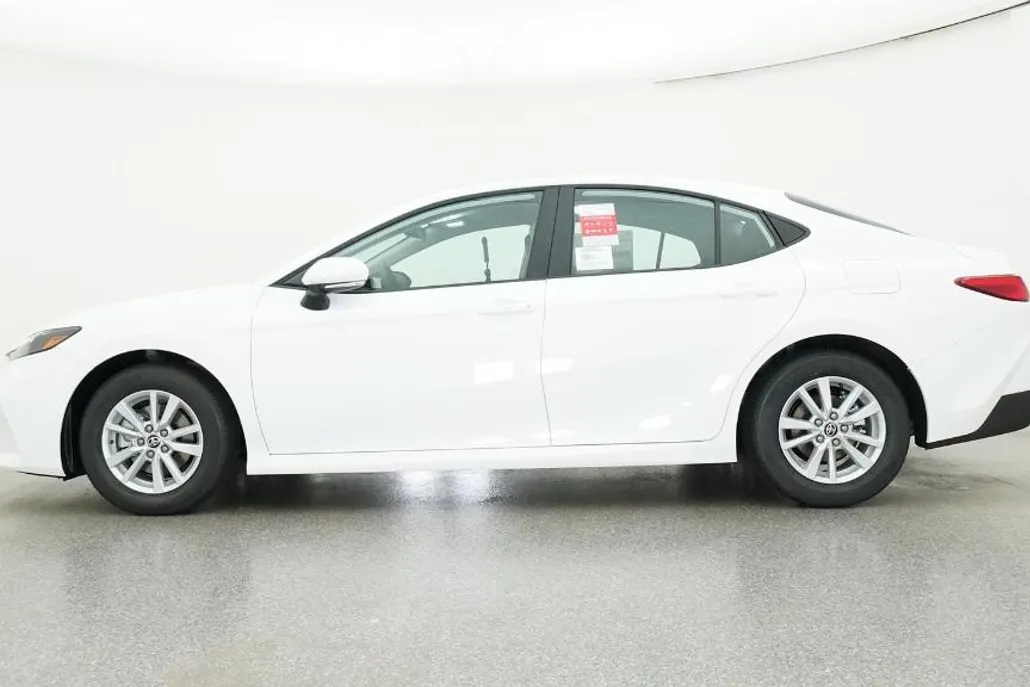 2026 Toyota Camry LE photo 1
