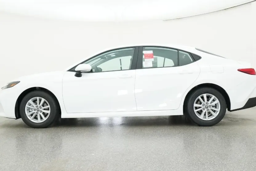 2026 Toyota Camry LE photo 1