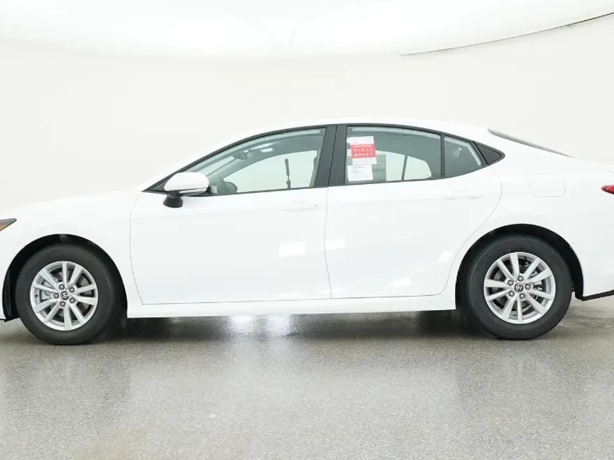 2026 Toyota Camry LE photo 1