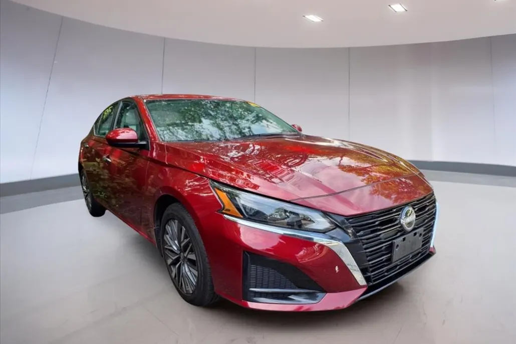 2023 Nissan Altima 2.5 SV photo 1