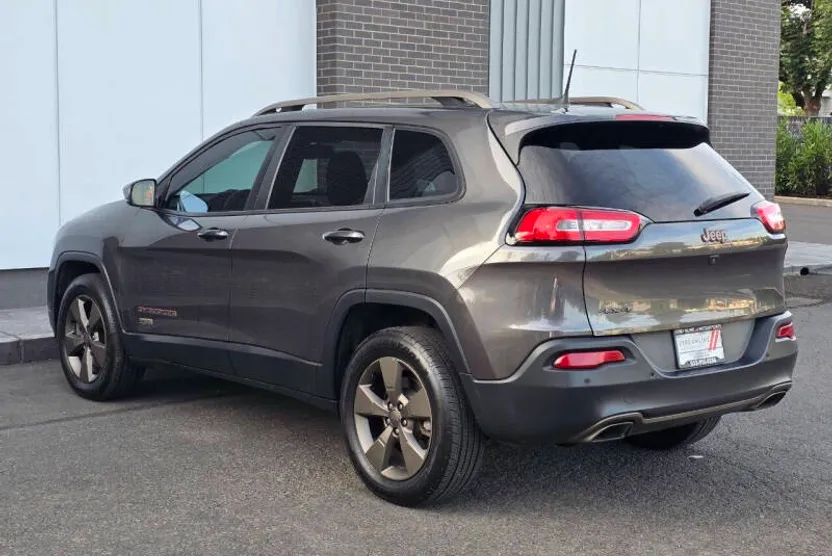 2016 Jeep Cherokee Latitude 80th Anniversary Edition photo 1
