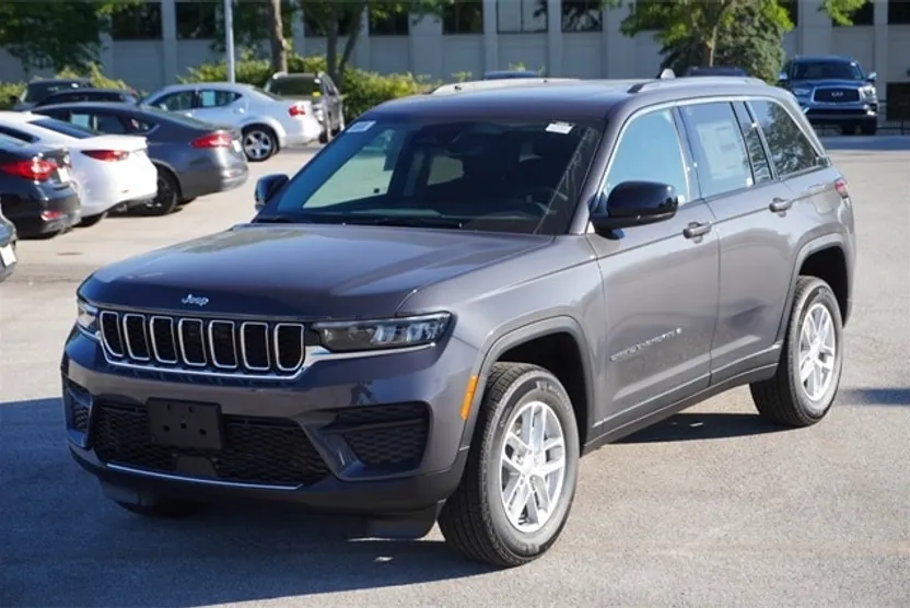 2024 Jeep Grand Cherokee Laredo photo 1