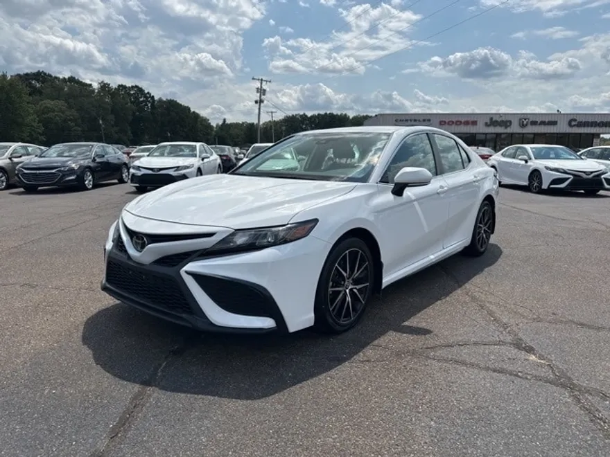 2023 Toyota Camry SE photo 1
