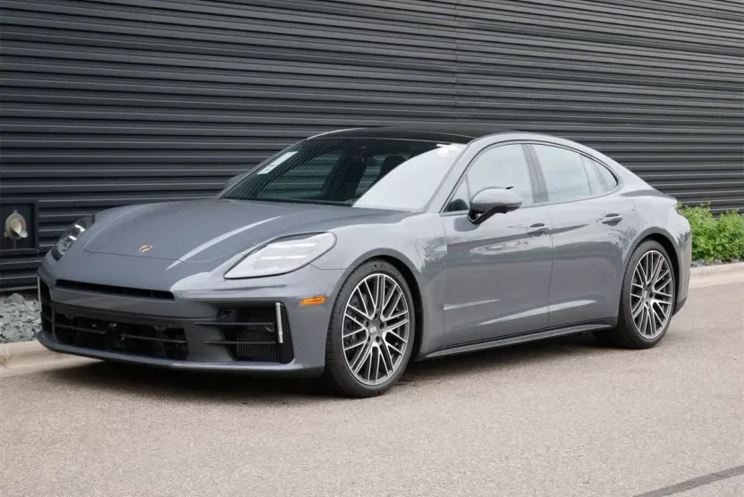 2025 Porsche Panamera 4 photo 1