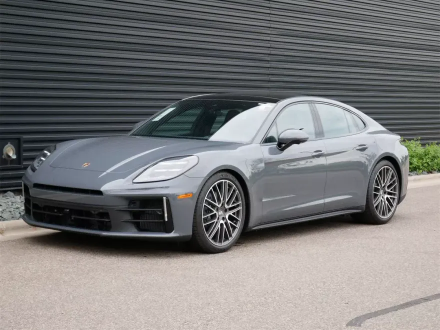 2025 Porsche Panamera 4 photo 1