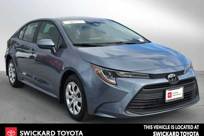 2025 Toyota Corolla LE photo 1