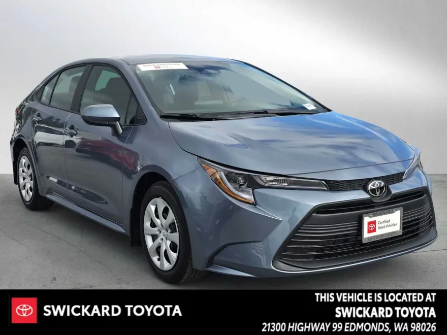 2025 Toyota Corolla LE photo 1