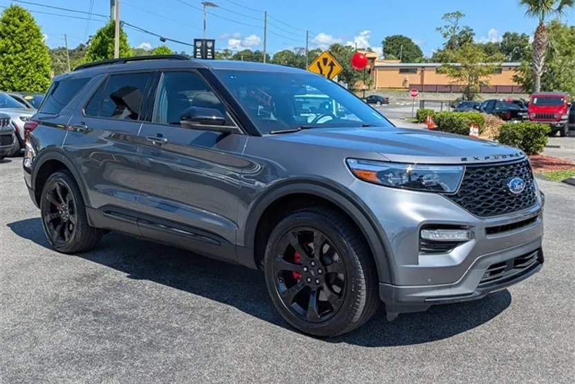 2024 Ford Explorer ST photo 1