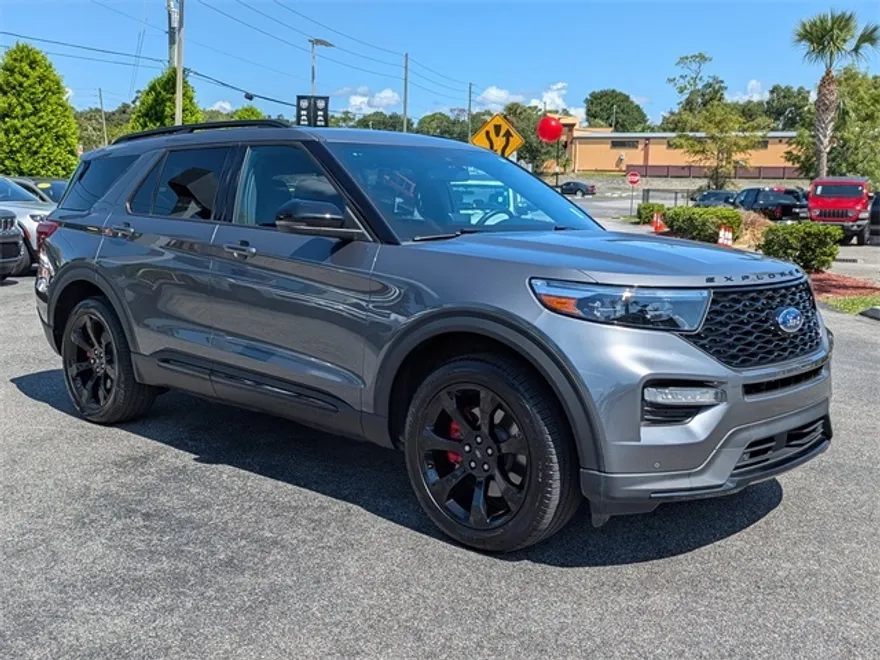 2024 Ford Explorer ST photo 1