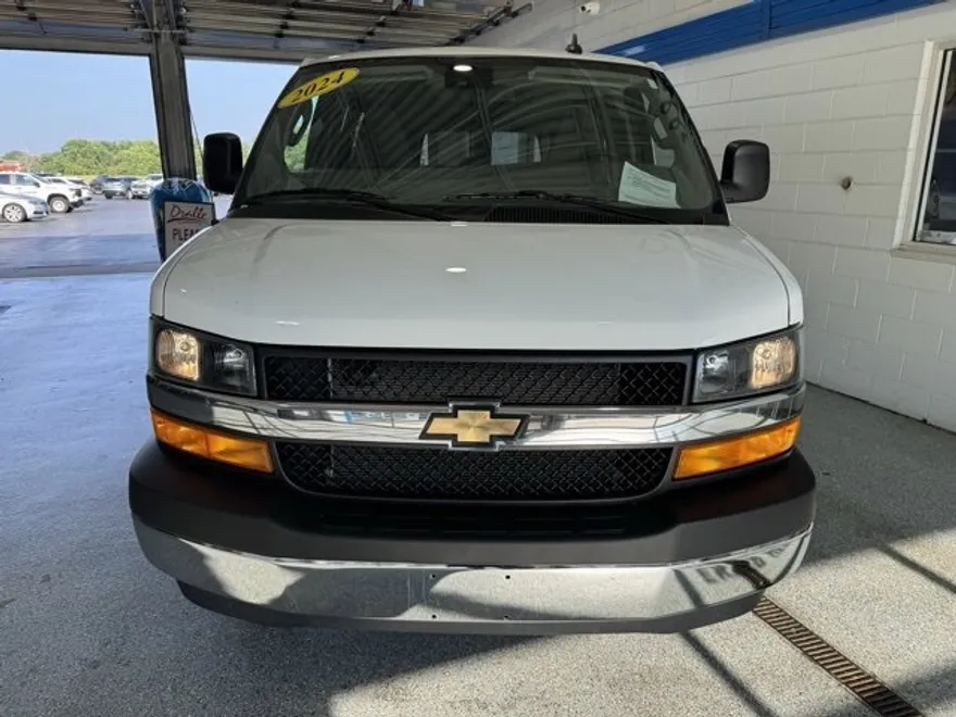 2024 Chevrolet Express Passenger 3500 photo 1
