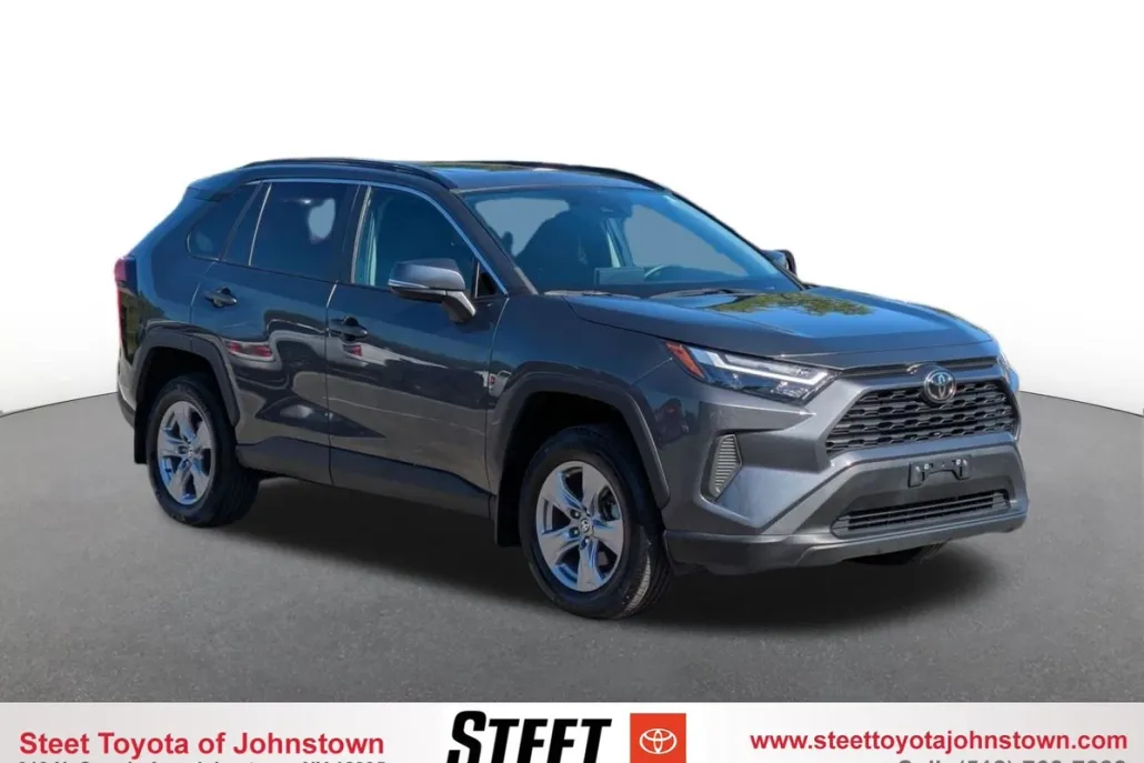 2022 Toyota RAV4 XLE photo 1