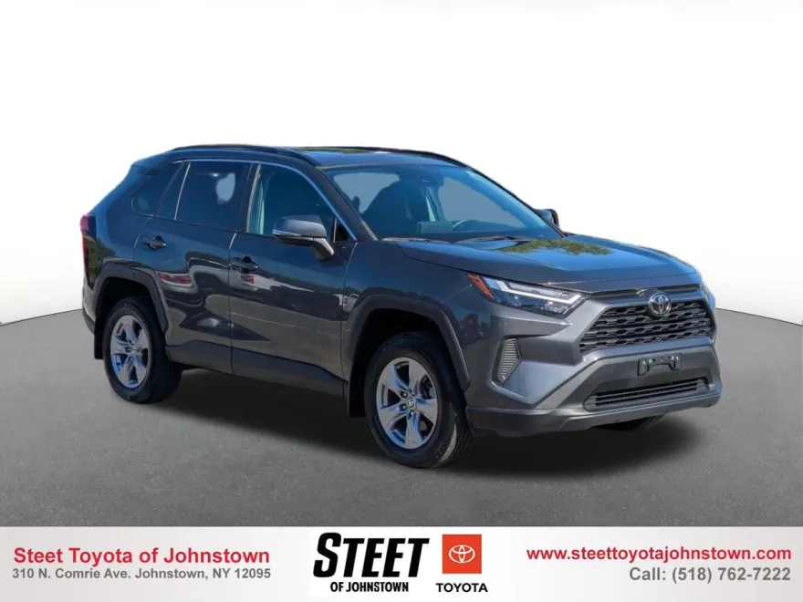 2022 Toyota RAV4 XLE photo 1