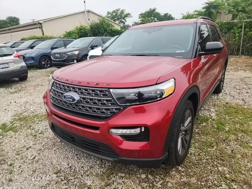 2023 Ford Explorer XLT photo 1