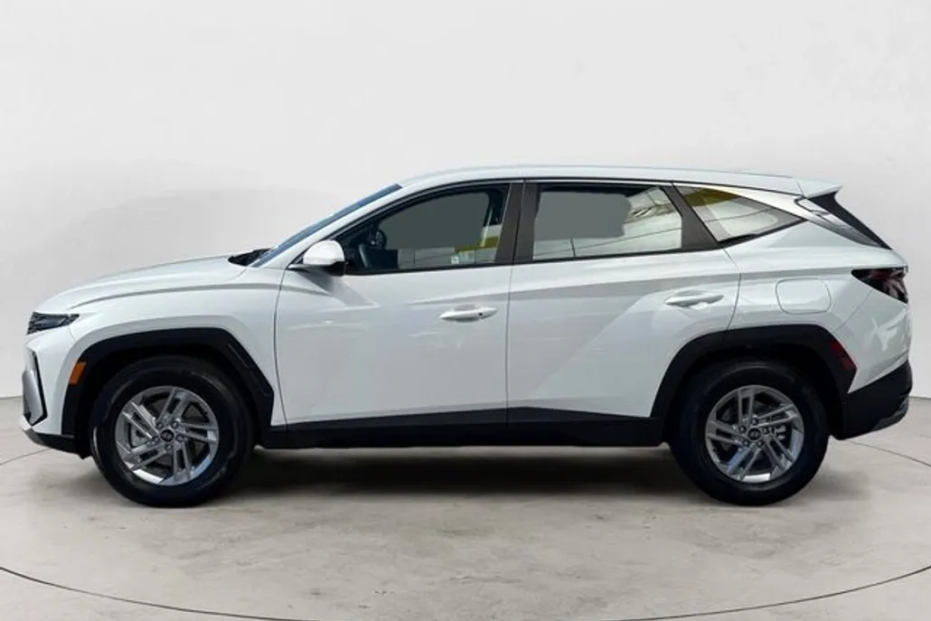 2025 Hyundai Tucson SE photo 1