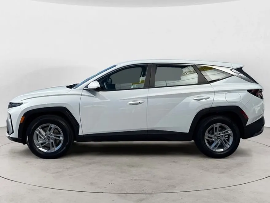 2025 Hyundai Tucson SE photo 1