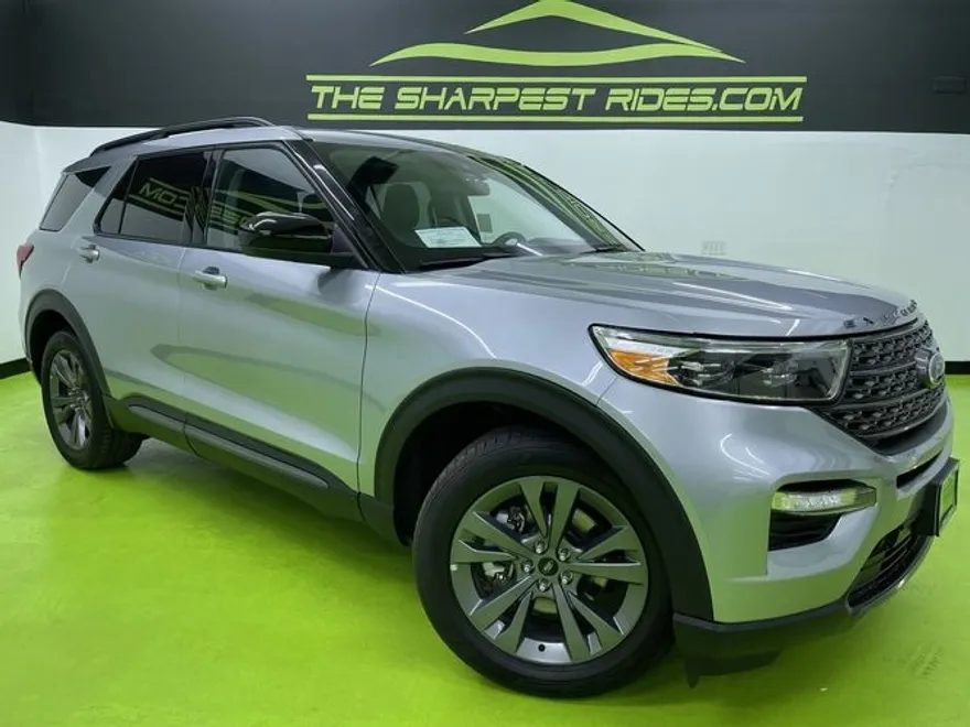 2023 Ford Explorer XLT photo 1