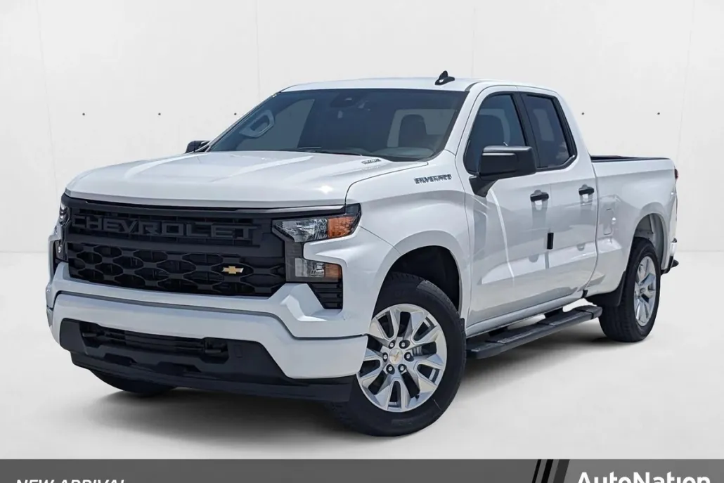 2025 Chevrolet Silverado 1500 Custom photo 1