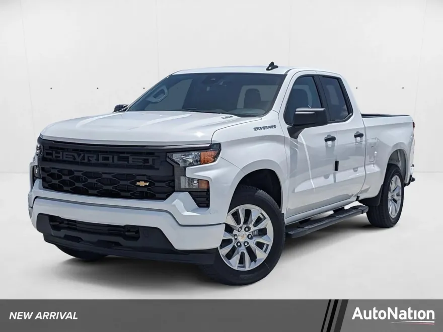2025 Chevrolet Silverado 1500 Custom photo 1