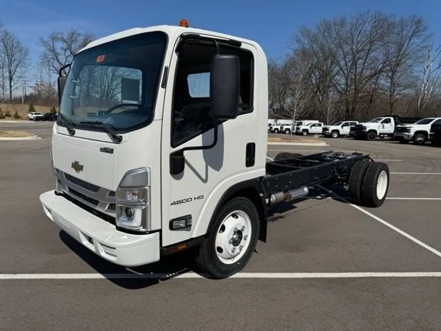 2024 Chevrolet Silverado 4500HD Base photo 1