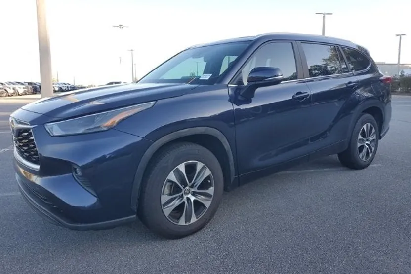 2023 Toyota Highlander L photo 1