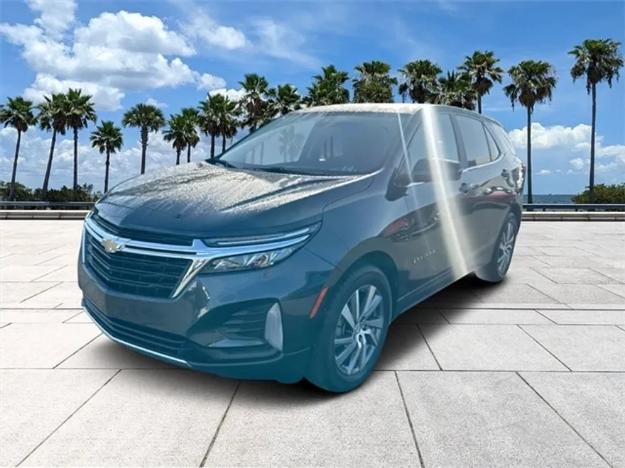 2022 Chevrolet Equinox LT photo 1