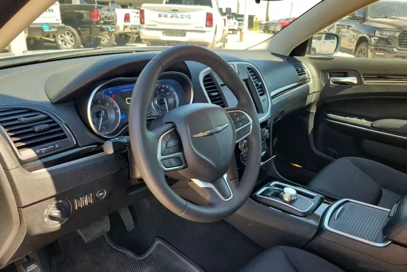 2023 Chrysler 300 Touring photo 1