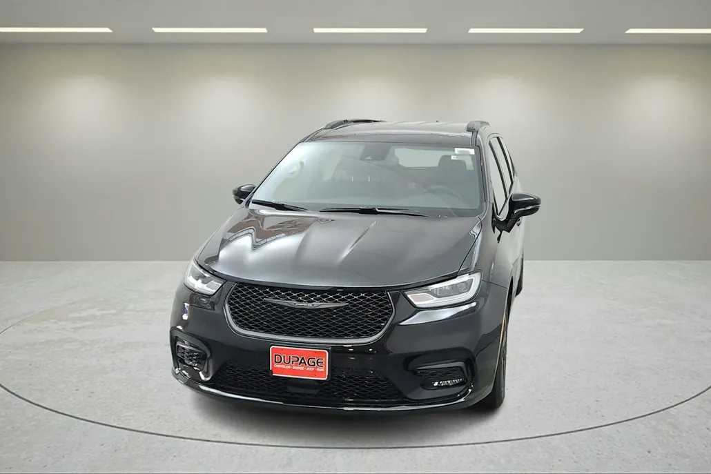 2025 Chrysler Pacifica photo 2