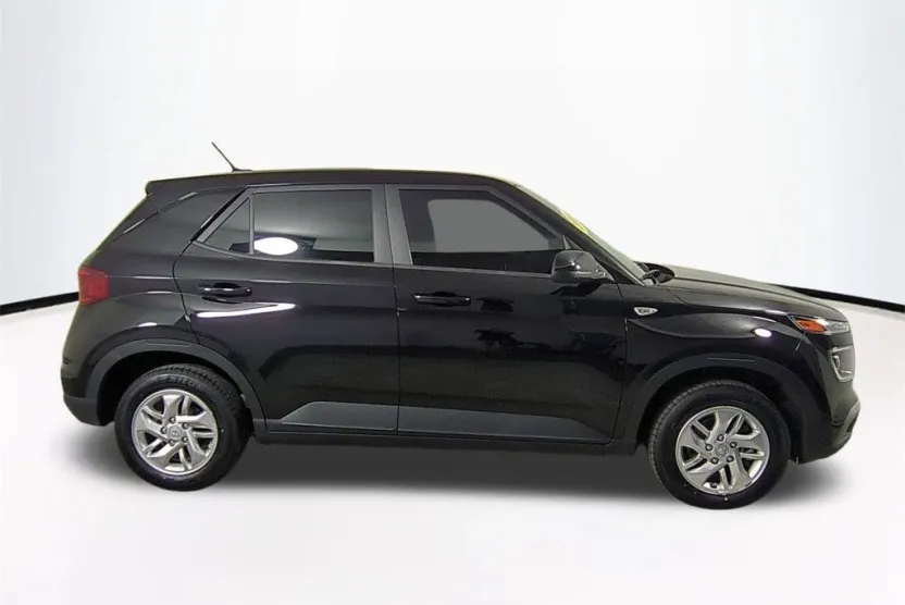 2024 Hyundai Venue SE photo 1