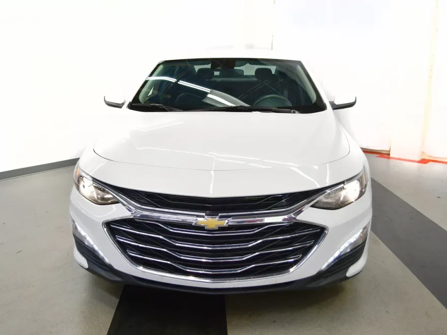 2024 Chevrolet Malibu 1LT photo 1