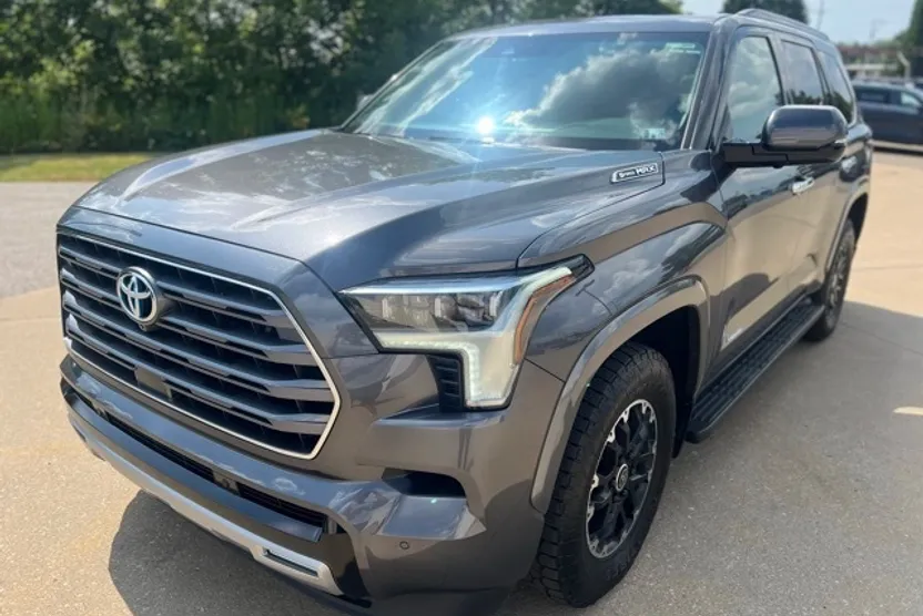 2023 Toyota Sequoia Limited photo 1