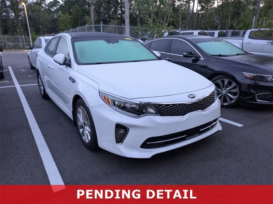 2018 Kia Optima EX photo 1