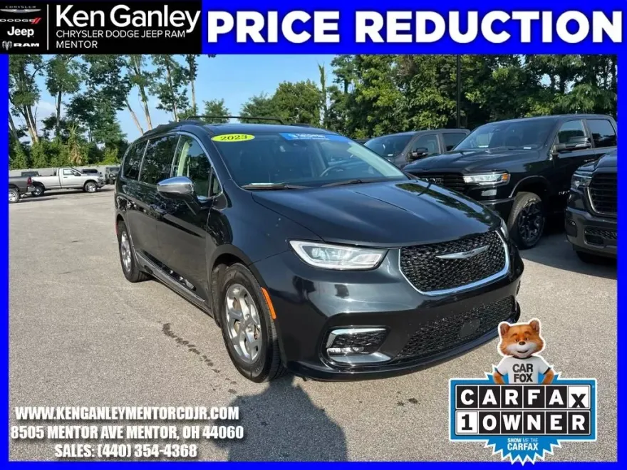 2023 Chrysler Pacifica Limited photo 1