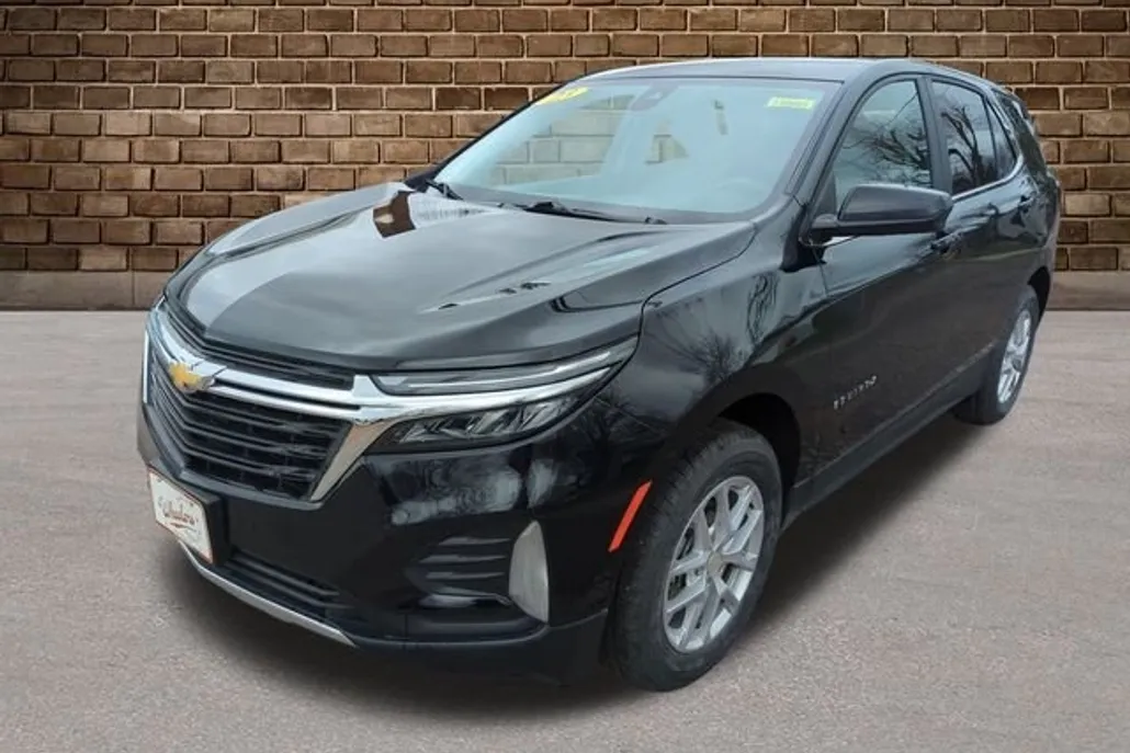 2023 Chevrolet Equinox LT photo 1