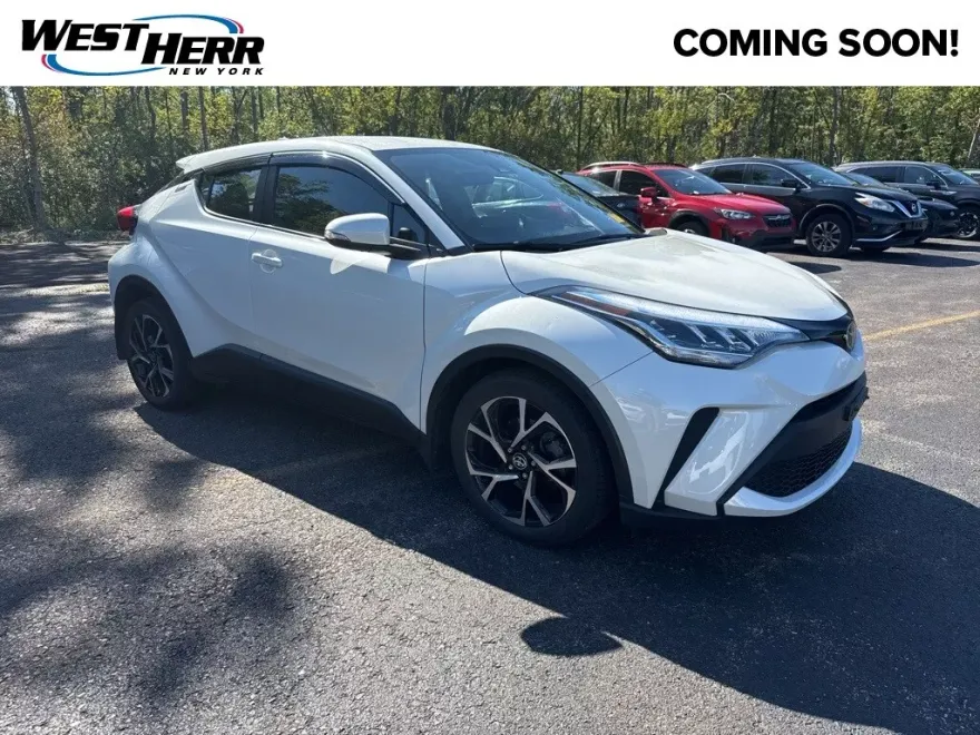 2021 Toyota C-HR XLE photo 1