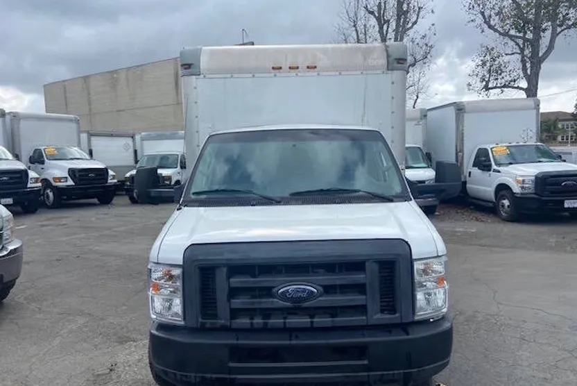2013 Ford E-350 photo 1