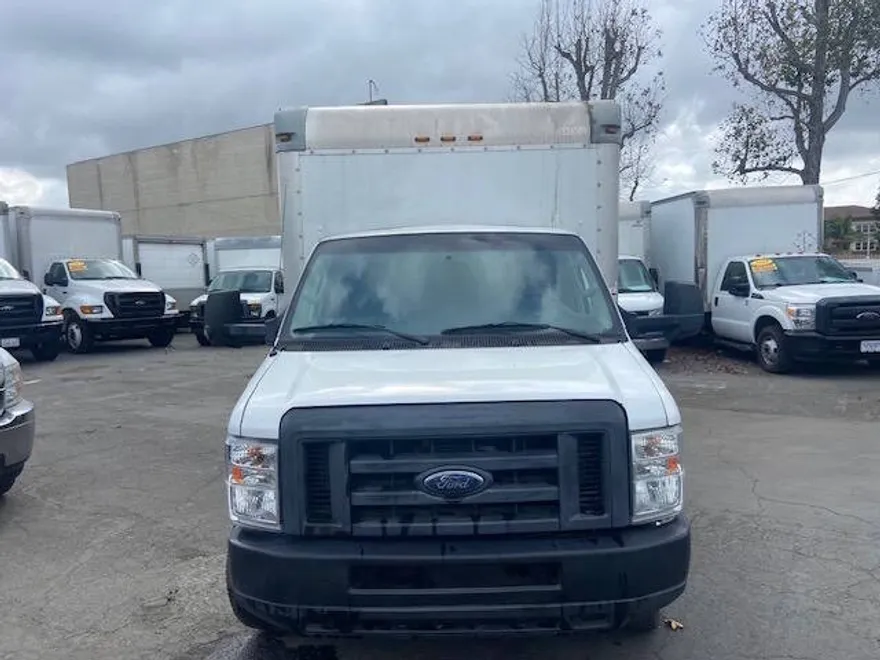 2013 Ford E-350 photo 1