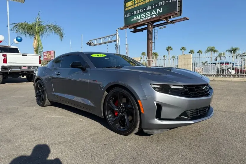 2021 Chevrolet Camaro LT1 photo 1