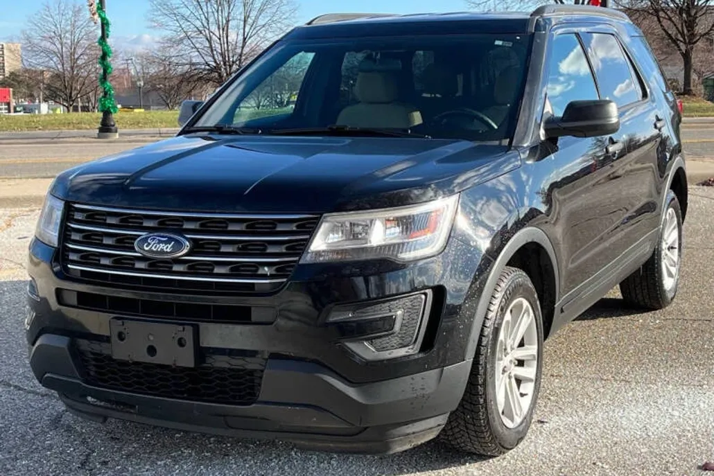2017 Ford Explorer Base photo 1
