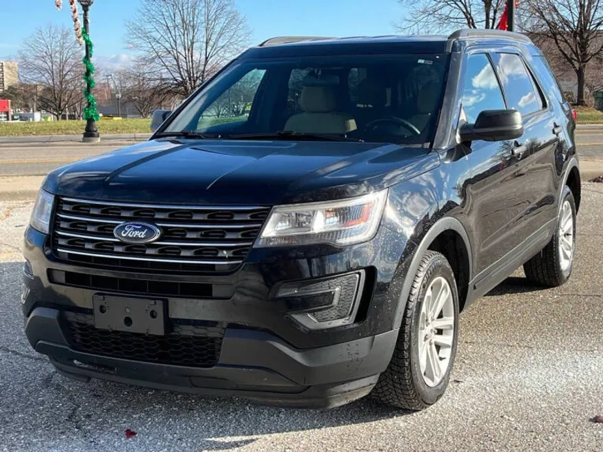 2017 Ford Explorer Base photo 1