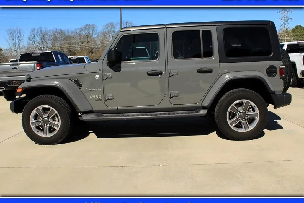 2021 Jeep Wrangler Sahara photo 1
