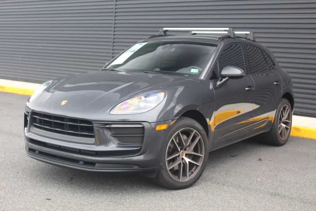 2022 Porsche Macan Base photo 1