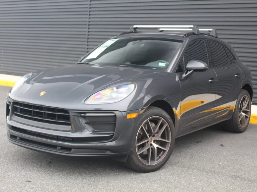 2022 Porsche Macan Base photo 1