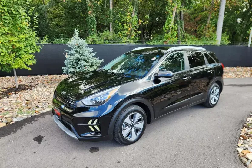 2020 Kia Niro LX photo 1