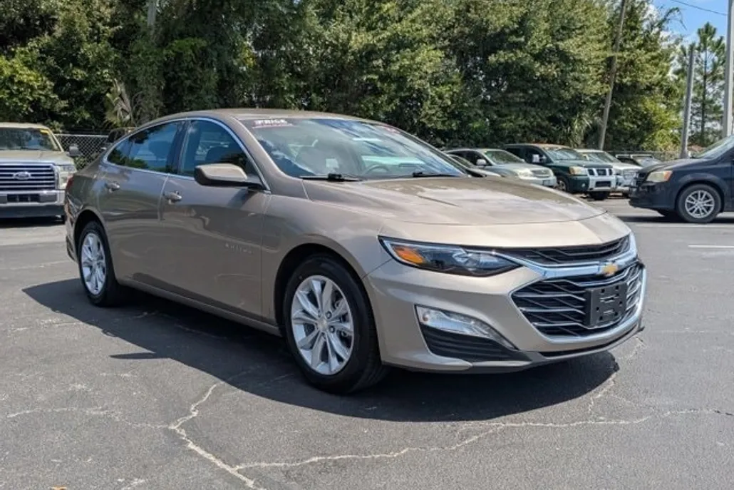 2024 Chevrolet Malibu 1LT photo 1