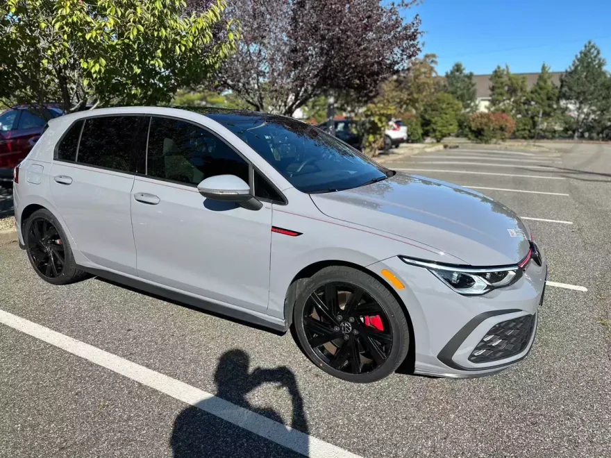 2022 Volkswagen Golf GTI SE photo 1
