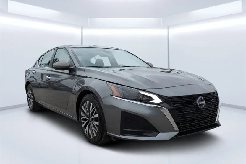 2024 Nissan Altima 2.5 SV photo 1