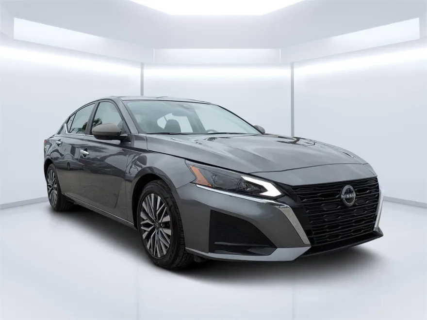 2024 Nissan Altima 2.5 SV photo 1