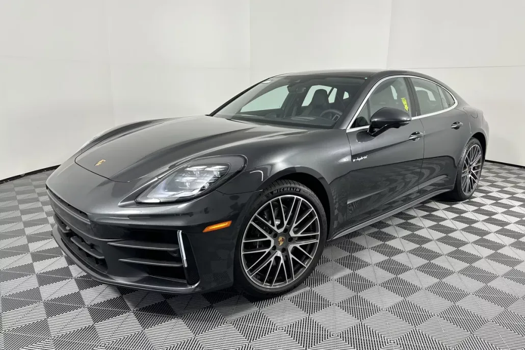2025 Porsche Panamera E-Hybrid 4 photo 1